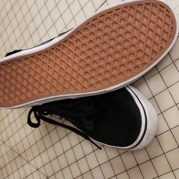 Shose - Picture 3 of 3